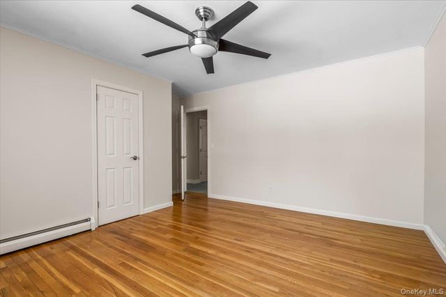 690 N Hamilton Avenue, Lindenhurst, NY 11757