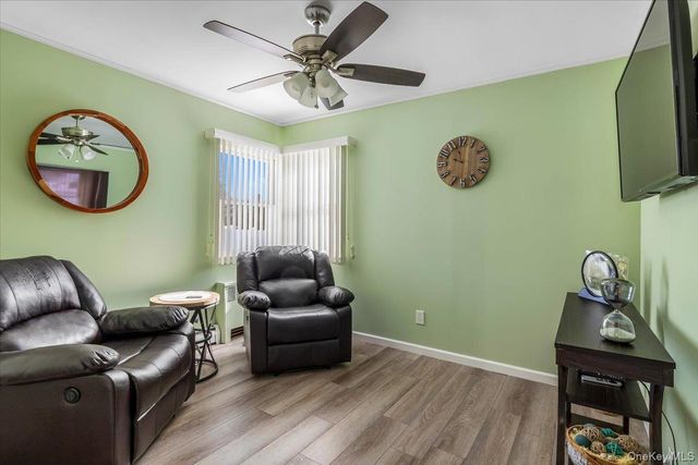 690 N Hamilton Avenue, Lindenhurst, NY 11757