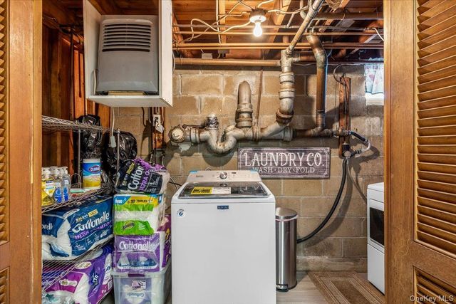 690 N Hamilton Avenue, Lindenhurst, NY 11757