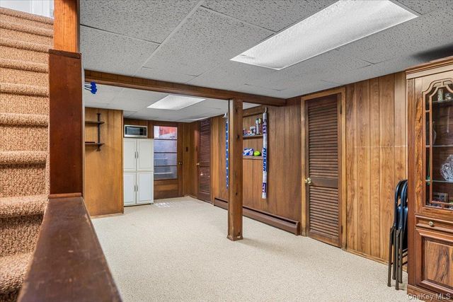 690 N Hamilton Avenue, Lindenhurst, NY 11757