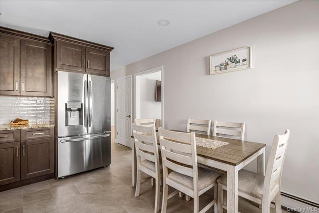 690 N Hamilton Avenue, Lindenhurst, NY 11757