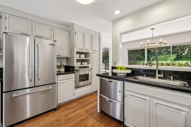 918 La Mesa Drive, Portola Valley, CA 94028