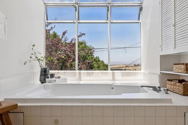 918 La Mesa Drive, Portola Valley, CA 94028