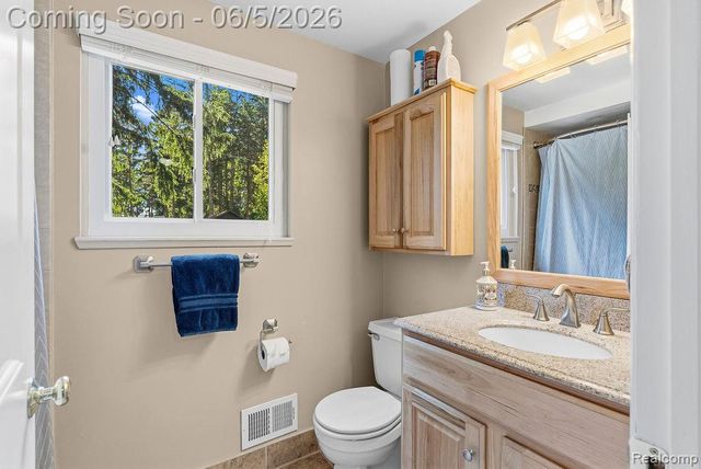 7955 Caberfae Trail, Clawson, MI 48348