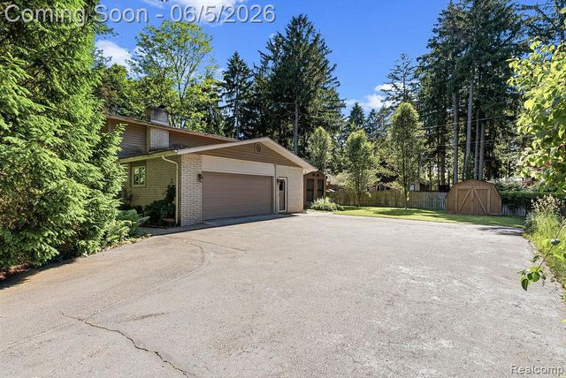 7955 Caberfae Trail, Clawson, MI 48348