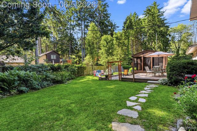 7955 Caberfae Trail, Clawson, MI 48348