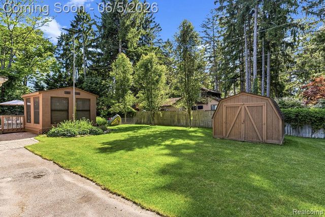 7955 Caberfae Trail, Clawson, MI 48348