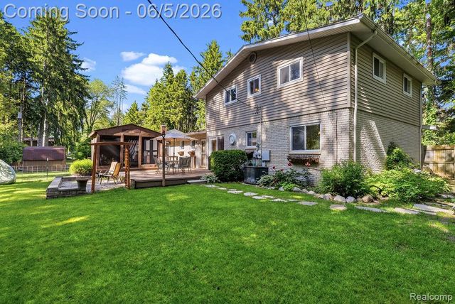 7955 Caberfae Trail, Clawson, MI 48348