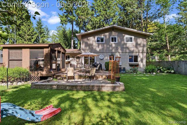 7955 Caberfae Trail, Clawson, MI 48348