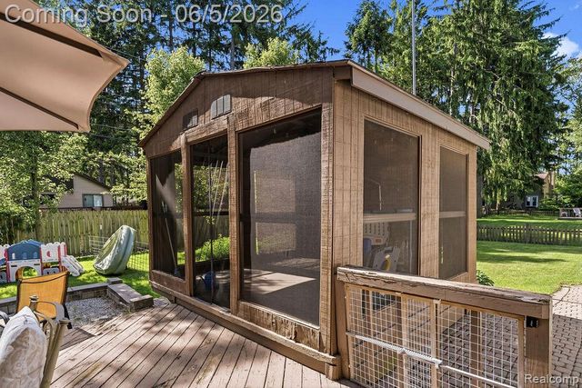 7955 Caberfae Trail, Clawson, MI 48348