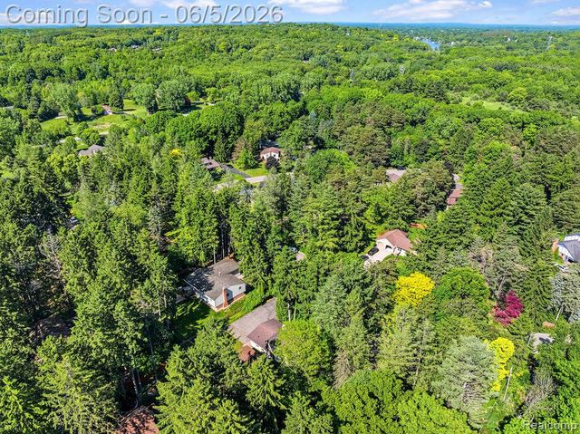 7955 Caberfae Trail, Clawson, MI 48348