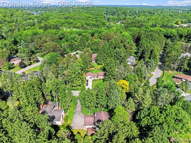 7955 Caberfae Trail, Clawson, MI 48348