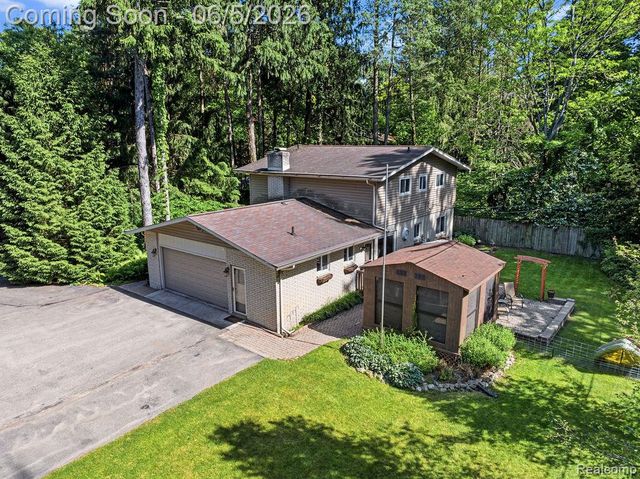 7955 Caberfae Trail, Clawson, MI 48348