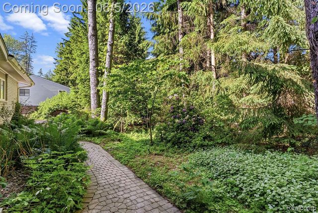 7955 Caberfae Trail, Clawson, MI 48348