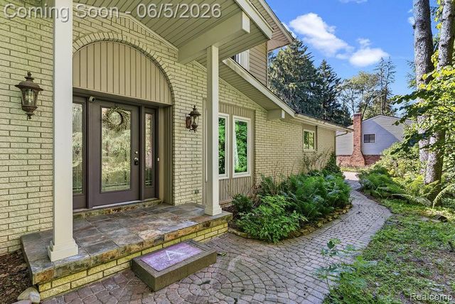 7955 Caberfae Trail, Clawson, MI 48348
