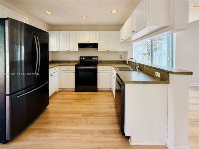 841 NW 98th Ave, Plantation, FL 33324