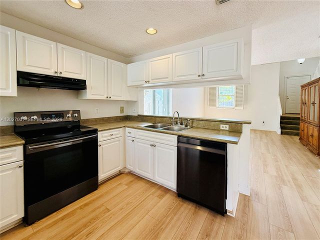 841 NW 98th Ave, Plantation, FL 33324