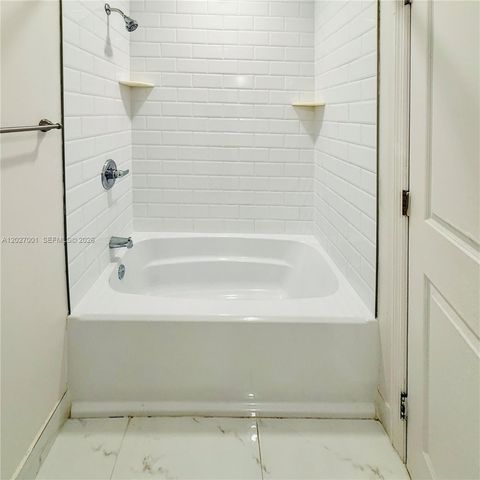 841 NW 98th Ave, Plantation, FL 33324