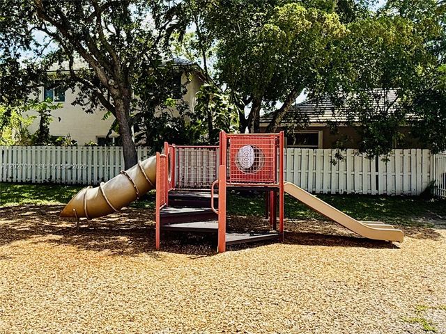 841 NW 98th Ave, Plantation, FL 33324