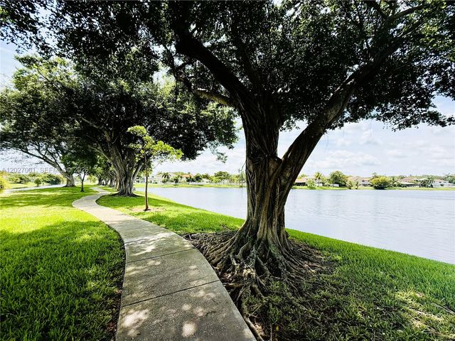 841 NW 98th Ave, Plantation, FL 33324