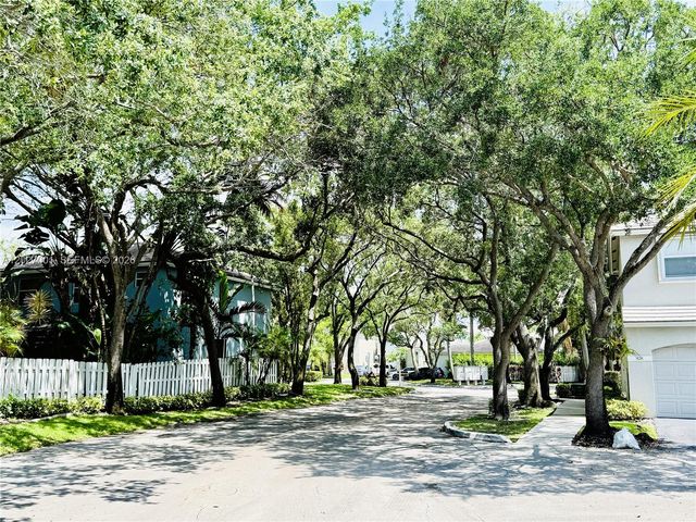 841 NW 98th Ave, Plantation, FL 33324