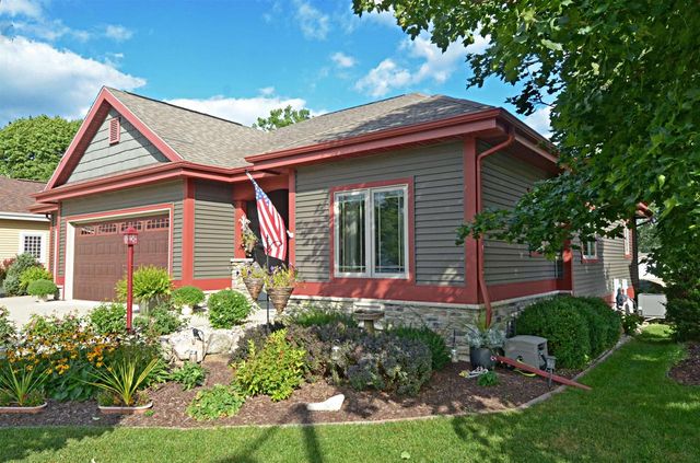 24 Oak Ridge Trail, Deerfield, WI 53531