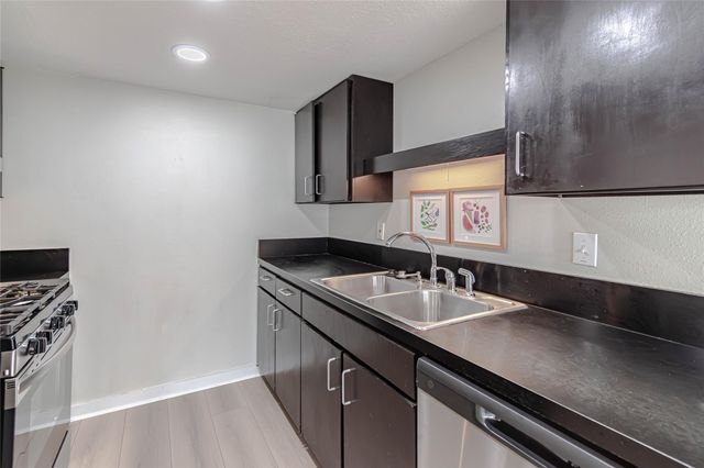1800 Lavaca ST A705, Austin, TX 78701