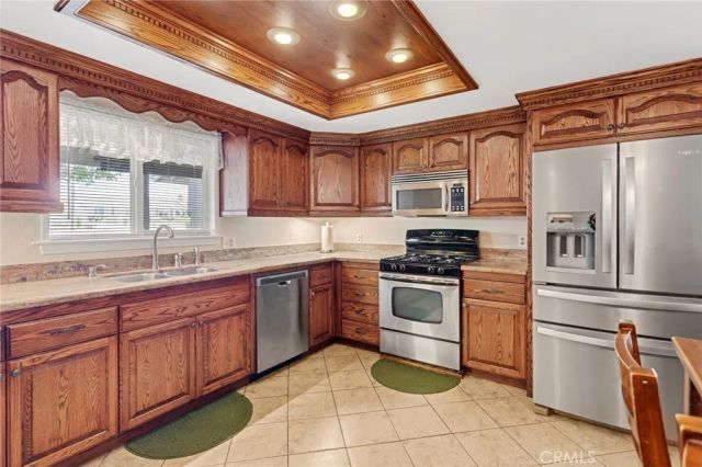 10373 Kern Avenue, Hesperia, CA 92345