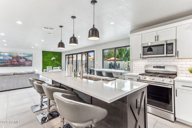 8725 E OSBORN Road, Scottsdale, AZ 85251