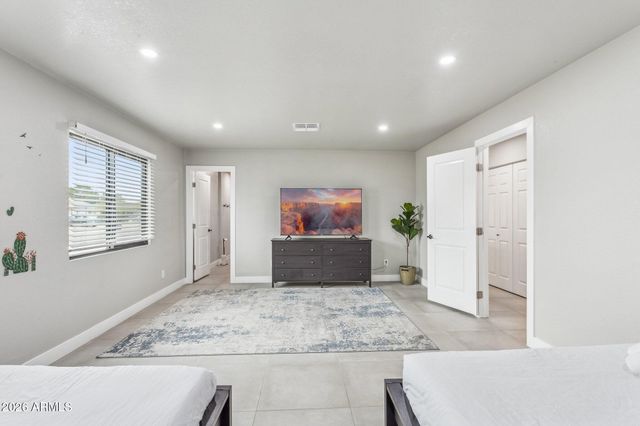 8725 E OSBORN Road, Scottsdale, AZ 85251