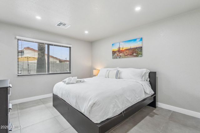 8725 E OSBORN Road, Scottsdale, AZ 85251