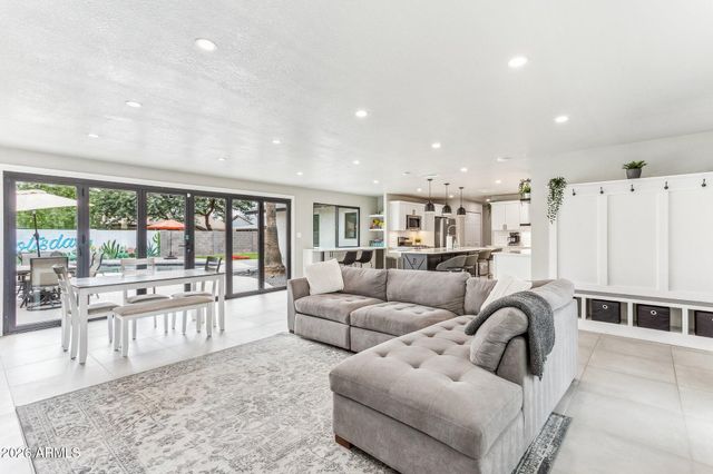 8725 E OSBORN Road, Scottsdale, AZ 85251