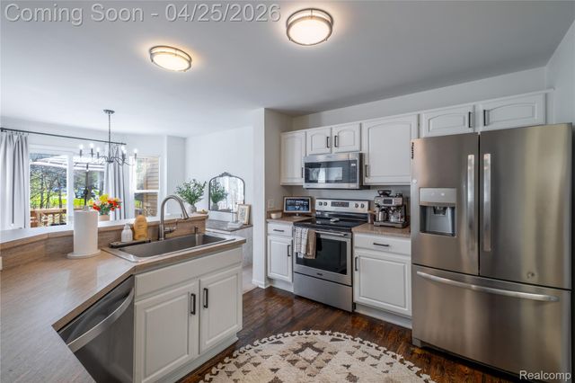 1375 Waverly Drive, White Lake Charter Township, MI 48386