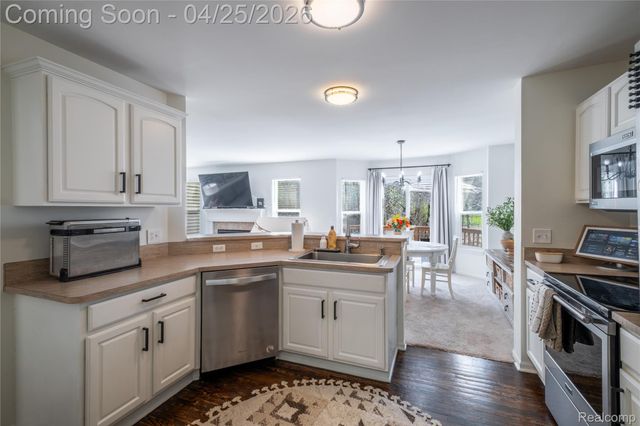 1375 Waverly Drive, White Lake Charter Township, MI 48386