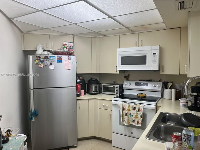 9715 Fontainebleau Blvd E106, Miami, FL 33172