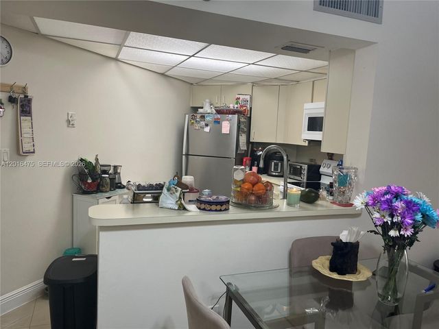 9715 Fontainebleau Blvd E106, Miami, FL 33172