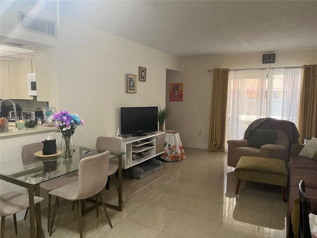 9715 Fontainebleau Blvd E106, Miami, FL 33172