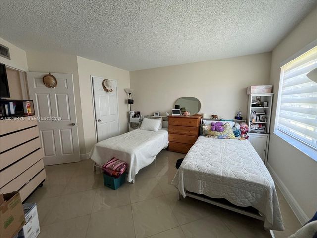 9715 Fontainebleau Blvd E106, Miami, FL 33172