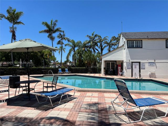 9715 Fontainebleau Blvd E106, Miami, FL 33172