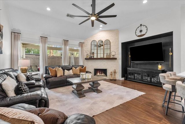 310 Forest Creek Drive, League City, TX 77573