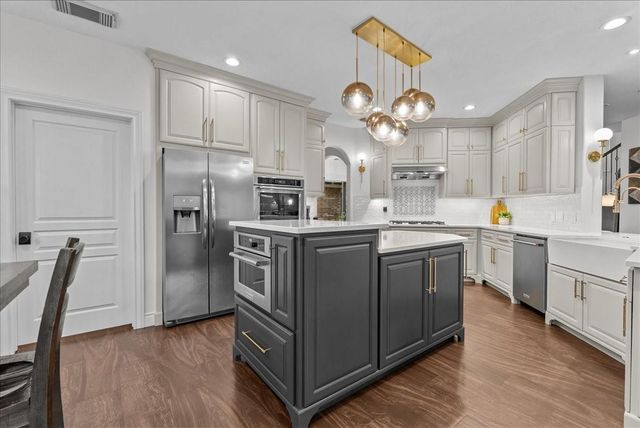 310 Forest Creek Drive, League City, TX 77573