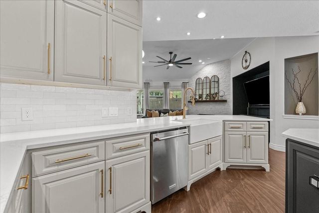 310 Forest Creek Drive, League City, TX 77573