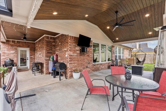 310 Forest Creek Drive, League City, TX 77573