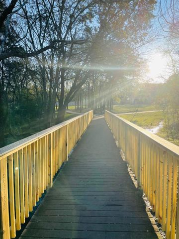 310 Forest Creek Drive, League City, TX 77573