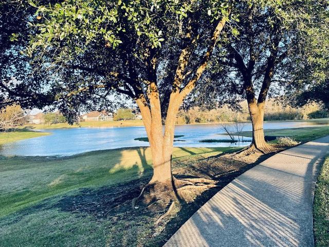 310 Forest Creek Drive, League City, TX 77573