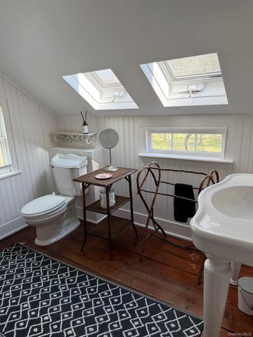 1981 Montauk Highway, Bridgehampton, NY 11932