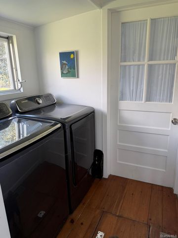 1981 Montauk Highway, Bridgehampton, NY 11932