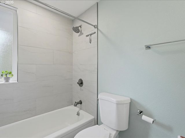 19645 Nw QUAIL HOLLOW Dr, Portland, OR 97229