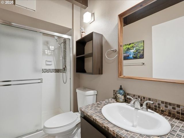 19645 Nw QUAIL HOLLOW Dr, Portland, OR 97229