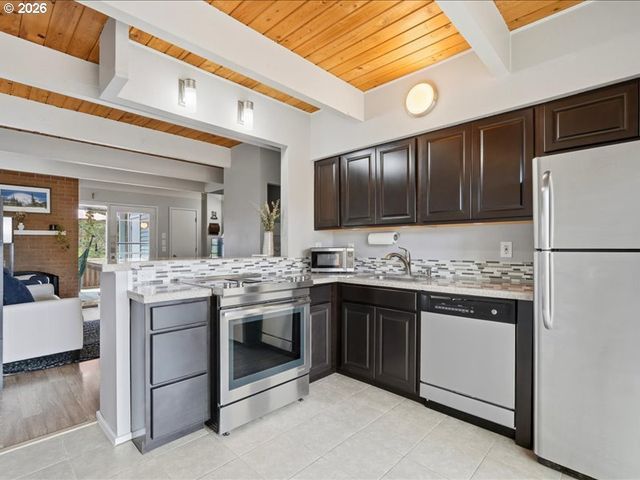 19645 Nw QUAIL HOLLOW Dr, Portland, OR 97229